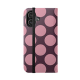iPhone 17 vegānas ādas maciņš ar kabatiņām – rozā plūmju Polka Dot dizains