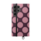 Samsung Galaxy S24 Ultra vegānas ādas maciņš - Pink Plum Polka Dot dizains