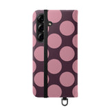 Samsung Galaxy S25 vegānas ādas Vāciņš-maciņš – Pink Plum Polka Dot dizains