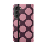 Samsung Galaxy S23 vegānas ādas maciņš - Pink Plum Polka Dot dizains