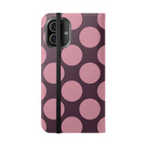 iPhone 16 Plus vegānas ādas maciņš ar kabatiņām – rozā plūmju Polka Dot dizains